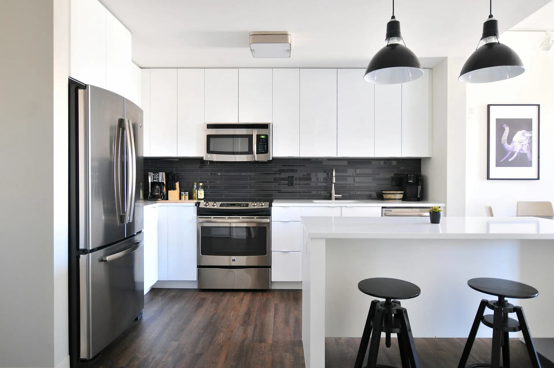 Flat-panel white cabinetry